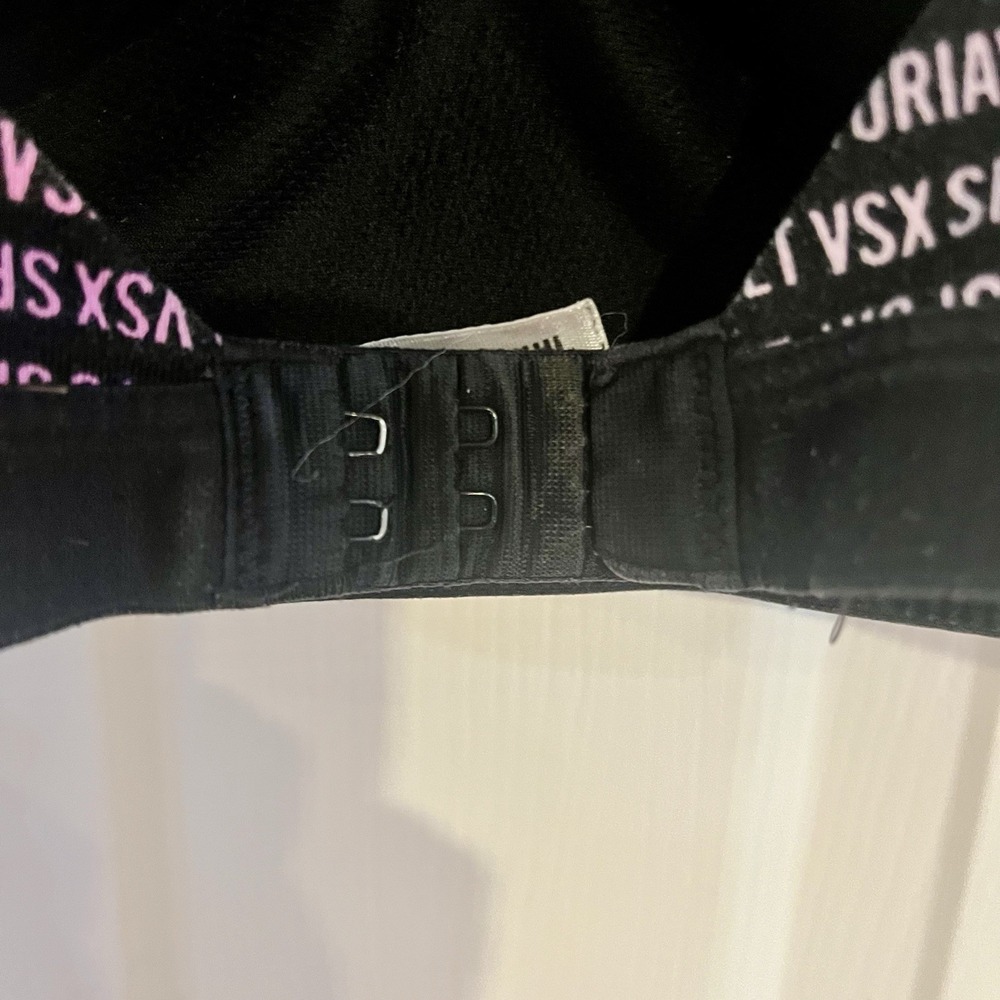 Victoria's Secret VSX Sports Bra 32B Black Pink Logo Athletic Racerback Workout - Picture 13 of 14